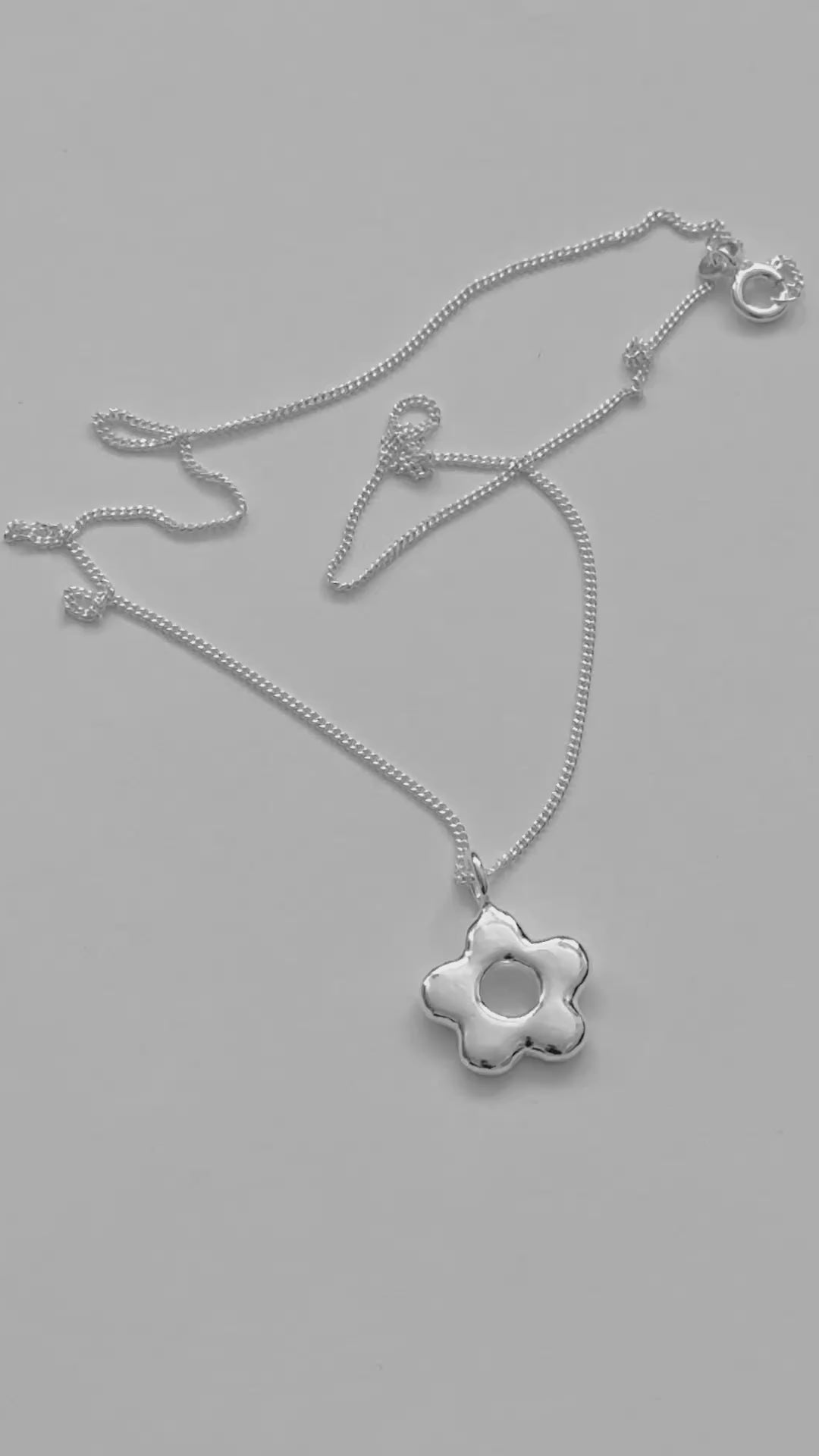 BLOMMAN NECKLACE